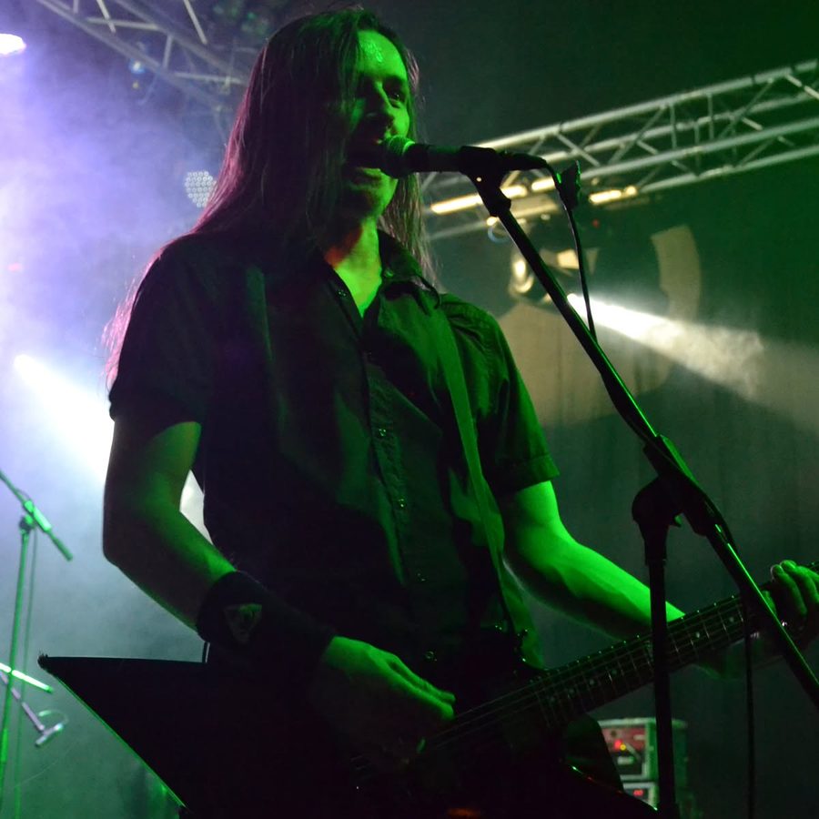 Mike live auf der Bühne.